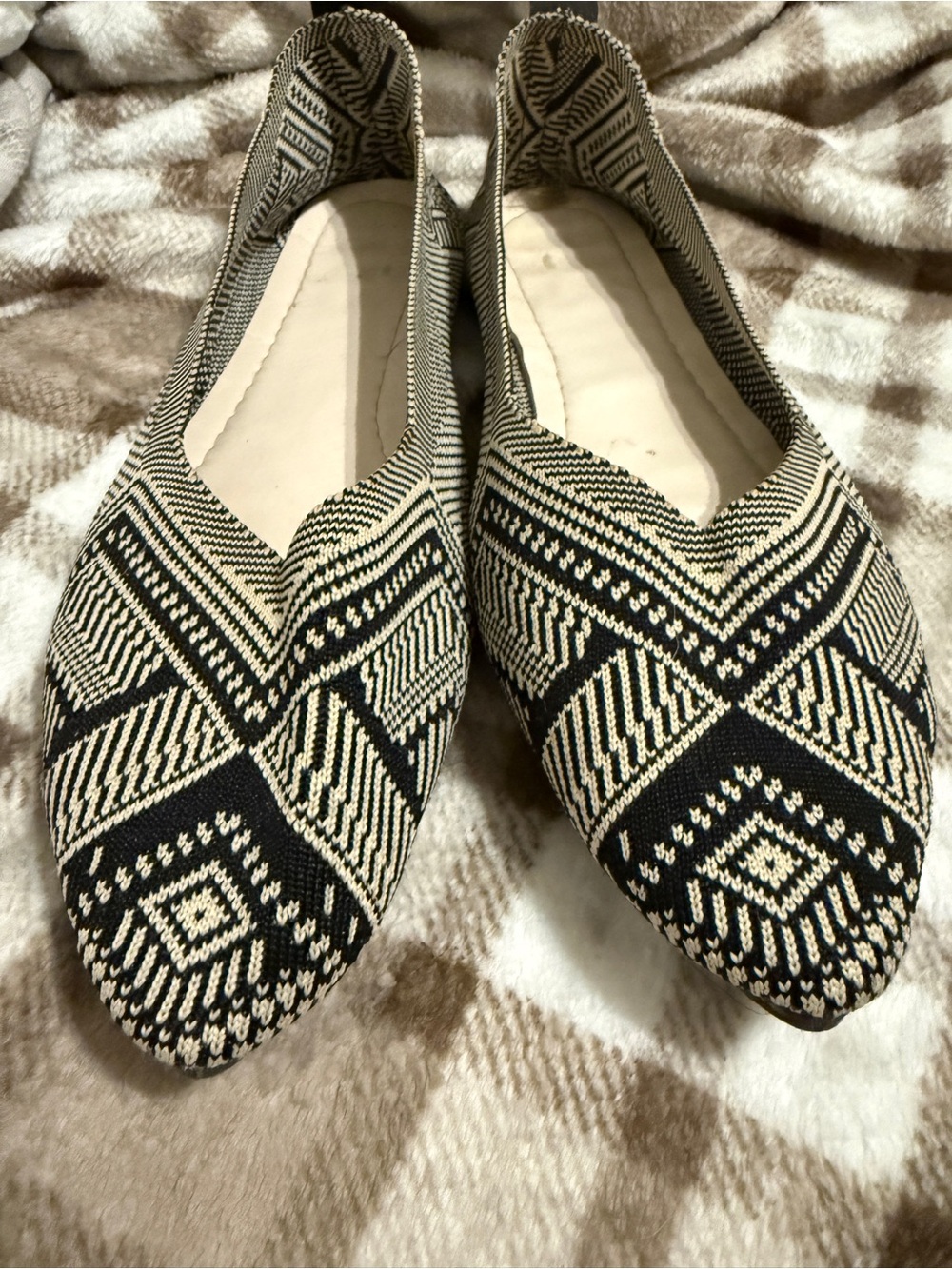 Source Unknown Black & Cream Geometric Woven Flats
